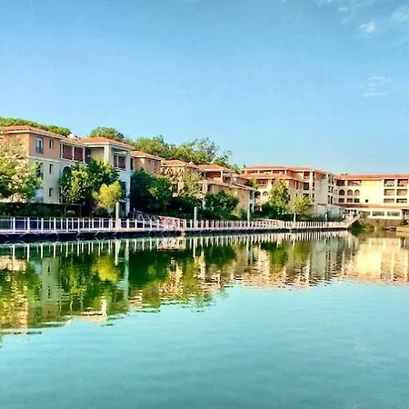 Le Petit T3 Face Au Golf Avec Piscine