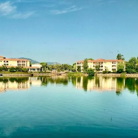 Le Petit T3 Face Au Golf Avec Piscine Διαμέρισμα